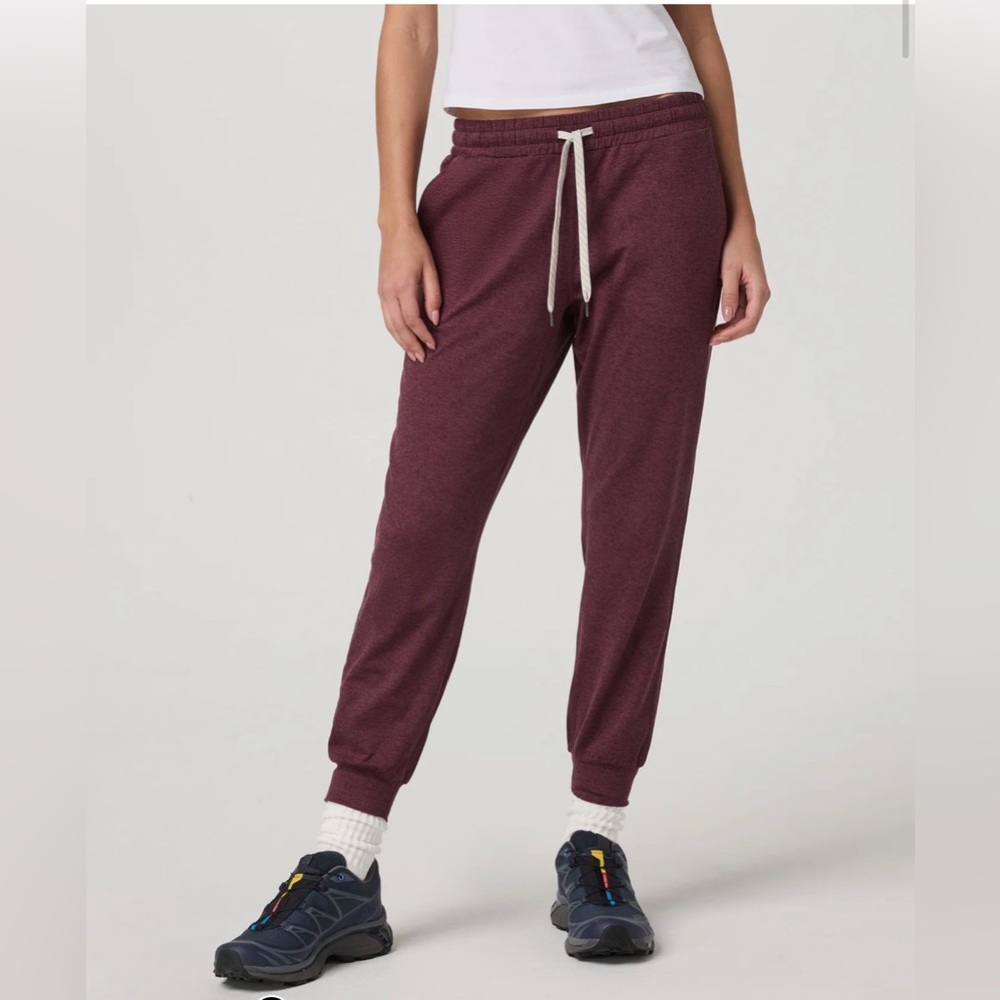 Vuori Performance Jogger Limited Edition Color- Fig Heather Size S